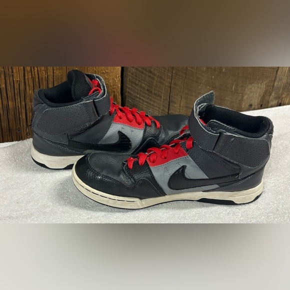 Nike Boys SB Mogan 2 645025-002 Black Gray Red Mid-Top Sneaker Shoes Size 7Y - Picture 2 of 7